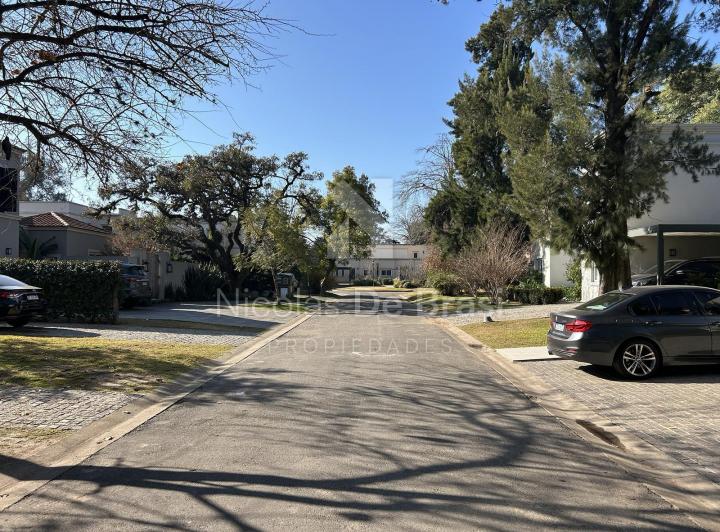 Terreno · 822m²