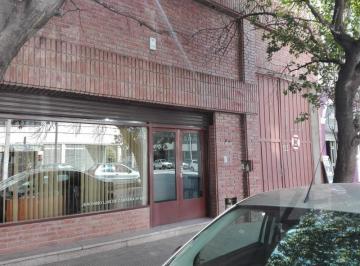 Local comercial · 65m² · Vidriera, Persiana Metálica, Dos Baños