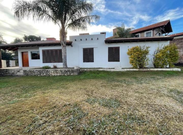 Casa · 180m² · 4 Ambientes · 2 Cocheras
