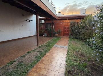 Casa · 105m² · 3 Ambientes · 2 Cocheras · Casa Lote Propio, San Justo
