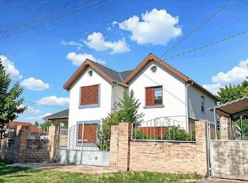 Casa · 165m² · 4 Ambientes · 3 Cocheras · Chalet con Departamento Independiente en Venta!