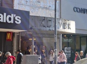 Local comercial · 243m² · Amplio Local en Alquiler Moron Centro