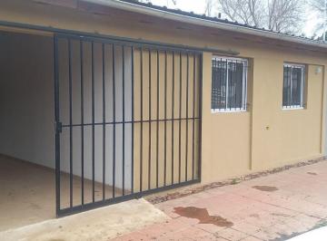 Casa · 86m² · 3 Ambientes · 1 Cochera · Venta Casa 2 Dorm. Pileta Cochera San Roque