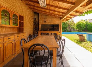 Casa · 250m² · 7 Ambientes · 1 Cochera · Casa de 645 m² en Venta en Villa Ballester