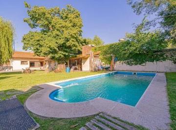 Casa · 250m² · 7 Ambientes · 1 Cochera · Casa de 645 m² en Venta en Villa Ballester - Gba