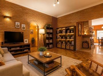 Casa · 250m² · 7 Ambientes · 1 Cochera · Casa de 645 m² en Venta en Villa Ballester