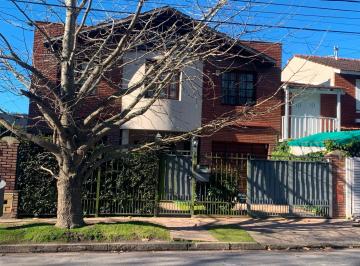 Casa · 220m² · 5 Ambientes · 1 Cochera · Venta Casa 5 Amb. con Parque/ Los Troncos
