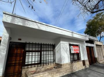 Casa · 148m² · 4 Ambientes · 2 Cocheras · Casa en Alquiler