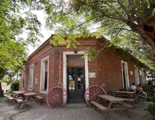 Local comercial · 384m² · 6 Ambientes · 1 Cochera