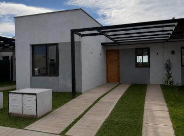 Casa de 3 ambientes, Luján de Cuyo · Casa de 150 m² con 2 Dorm. en Venta