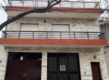 Casa de 5 ambientes, Rosario · Casa en Alquiler 2 Dorm. - 2 Cocheras - Deposito/galpon