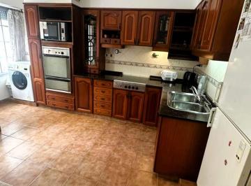 Casa · 112m² · 4 Ambientes · 1 Cochera · Venta Casa 4 Ambientes Villa Madero