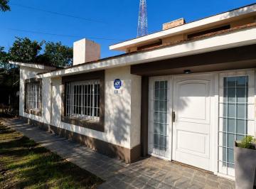 Casa · 255m² · 5 Ambientes · 2 Cocheras · Alquila Casa 3 Dormitorio en El Cerro de Las Rosas