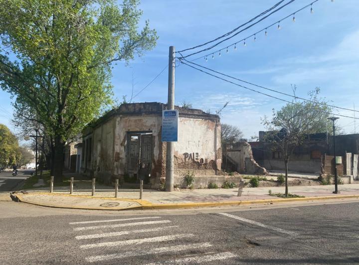 Terreno · 381m² · 8 Ambientes