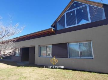 Casa · 270m² · 6 Ambientes · 3 Cocheras · Casa Venta El Potrerillo de Larreta