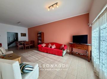 Casa · 173m² · 4 Ambientes · 2 Cocheras · Casa en Venta en El Centro de Escobar - ID 6132