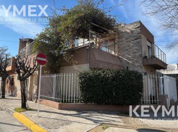 Casa · 102m² · 4 Ambientes · Casa en Venta en Villa Real. Cómoda Muy Bien Ubicada y Luminosa!