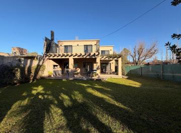 Casa · 229m² · 6 Ambientes · 2 Cocheras · Casa en Calle Alzaga - Huerto del Sol