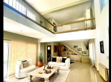 Casa · 248m² · 5 Ambientes · 3 Cocheras · El Portillo, Casa en Venta o Alquiler Amueblada