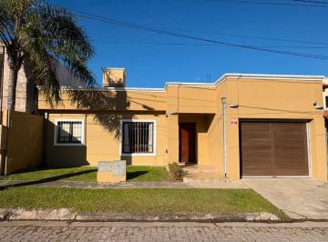 Casa · 100m² · 3 Ambientes · 1 Cochera · Alquiler Casa Grand Bourg Bº Los Pinos