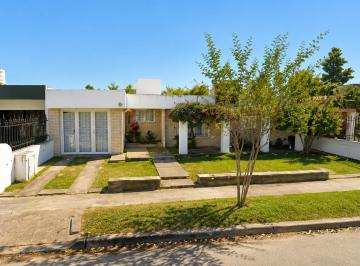 Casa de 10 ambientes, Córdoba · Villa Centenario | 3 Dorm., Pileta y 705 m² de Terreno - Gran Oportunidad de Inversion