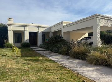 Casa · 547m² · 4 Dormitorios · 2 Cocheras · Casa en B° La Vacherie