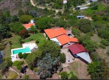 Casa · 300m² · 4 Dormitorios · 3 Cocheras · Casa de Montaña Más Una Cabaña en Estancia Vieja. Córdoba