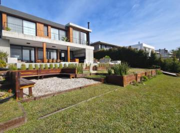 Casa · 893m² · 11 Ambientes · 2 Cocheras · Casa Al Río en Venta en El Yacht