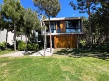 Casa · 280m² · 6 Ambientes · 1 Cochera · Casa 4 Ambientes Costa Esmeralda