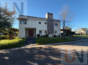 Casa · 146m² · 8 Ambientes · 2 Cocheras · Casa Country Pinar 1