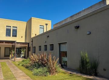 Casa · 223m² · 5 Ambientes · 3 Cocheras · Casa en Venta