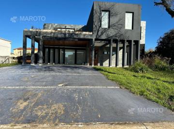 Casa · 192m² · 8 Ambientes · 6 Cocheras · Alquiler Haras Santa Maria Atardecer