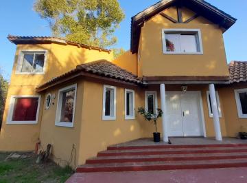 Casa de 8 ambientes, Presidente Perón · Casa + Casa de Huèspedes Sobre Lote Arbolado con Piscina en Barrio Cerrado