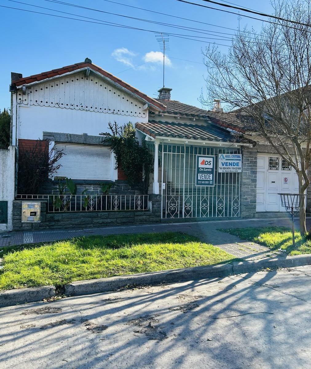 Chalet 4 amb, 106m² con cochera — San Carlos