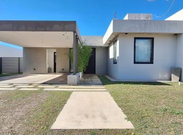 Casa · 155m² · 4 Ambientes · 2 Cocheras · Casa en Venta 2 Dorm. con Piscina Las Cañitas Barrio Privado Malagueño