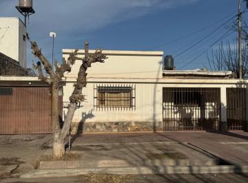 Casa · 105m² · 5 Ambientes · 2 Cocheras · Casa en Rodeo de La Cruz
