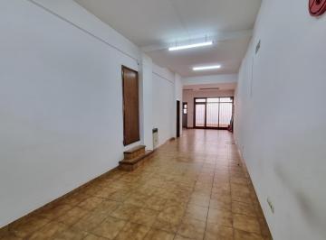 Local comercial · 50m² · 1 Ambiente · Venta Local Comercial Amplio con Patio en La Perla