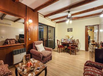 Casa · 80m² · 4 Ambientes · Casa de Pasillo Único con 2 Dorm. en Una Sola Planta Más Patio y Terraza