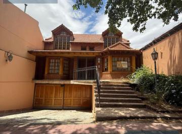 Casa · 297m² · 4 Dormitorios · 2 Cocheras · Hermosa Casa en Sexta Seccion