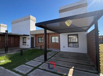 Casa · 75m² · 3 Ambientes · 1 Cochera · Alquiler en Docta Boulevard