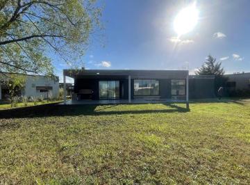 Casa · 153m² · 4 Ambientes · 2 Cocheras · Casa en Alquiler en San Sebastian