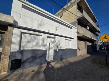 Casa · 65m² · 3 Ambientes · Alquiler Casa Barrio Echesortu Rosario Dos Habitaciones con Patio y Terraza