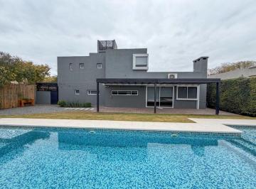 Casa de 5 ambientes, Córdoba · Casa en Venta en El Balcón, Valle Escondido. Moderna y Luminosa.