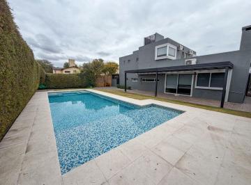 Casa de 5 ambientes, Córdoba · Casa en Venta en El Balcón, Valle Escondido. Moderna y Luminosa.