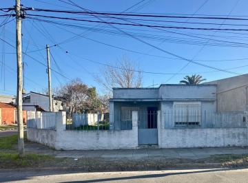 Casa · 80m² · 4 Ambientes · Venta Casa 4 Ambientes - Moron - Permuta