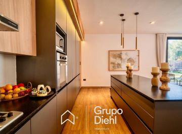 Casa · 354m² · 7 Ambientes · 2 Cocheras · Casa de Diseño en Venta en Santina Norte
