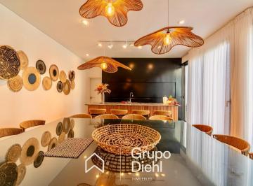 Casa · 354m² · 7 Ambientes · 2 Cocheras · Casa de Diseño en Venta en Santina Norte