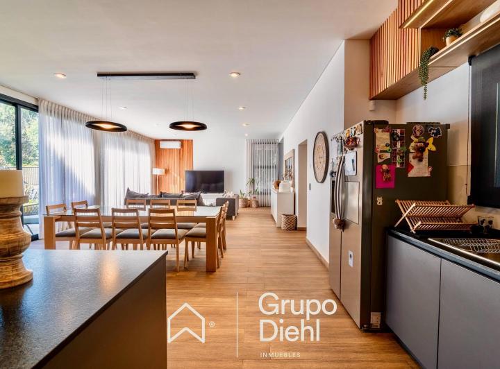 Casa · 354m² · 7 Ambientes · 2 Cocheras