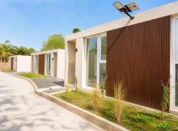 Casa · 44m² · 2 Ambientes · 1 Cochera · Casa en Venta en Complejo Cerrado "Bruk"