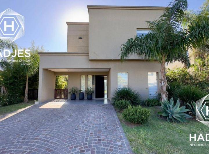 Casa · 200m² · 4 Ambientes · 2 Cocheras